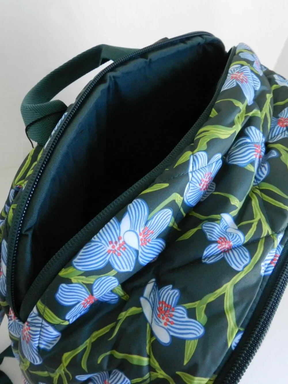 Vera Bradley Ultralight Essential LARGE Backpack Laptop Bag in Charlotte Steams